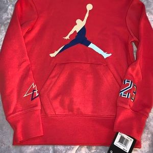 Jordan hoodie in a size small for kids! Feel free to ask for more pics!
